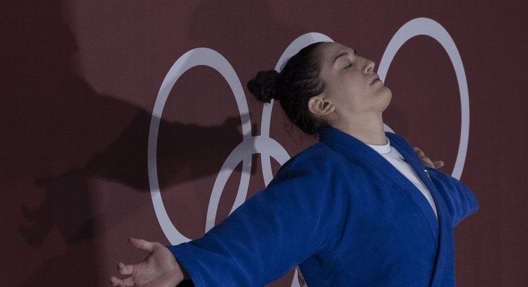 Mayra Aguiar entra para história do judô brasileiro com tricampeonato mundial

