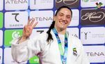 Mayra AguiarEm título inédito no judô entre homens e mulheres, a brasileira conquistou o tricampeonato mundial. Ela havia vencido o mundial em 2014 e 2017 e, após ganhar da chinesa Zhenzao Ma na categoria de 78 kg, anotou mais uma vitória na carreira