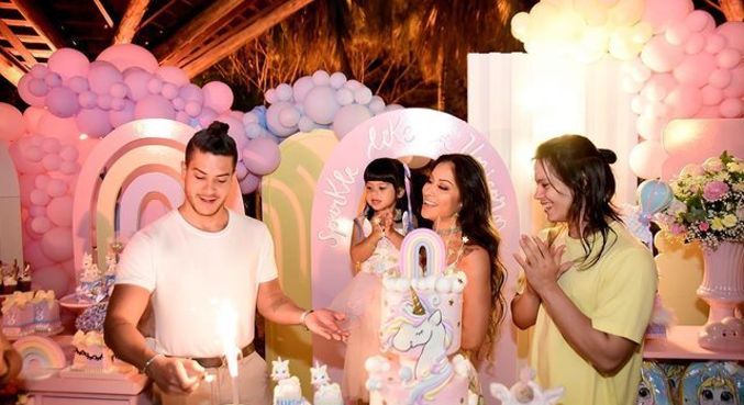 Mayra Cardi Celebra 3 Anos Da Filha Ao Lado De Arthur Aguiar Entretenimento R7 Famosos E Tv