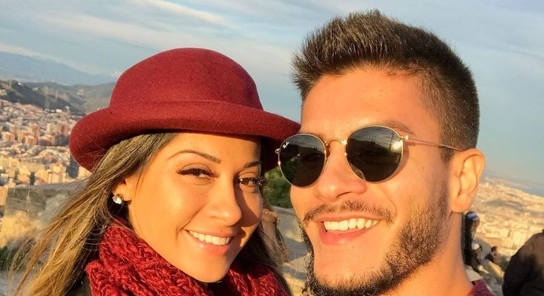 Sempre Vai Perder Quem Te Perde Declara Arthur Aguiar A Mayra Cardi Entretenimento R7 Famosos E Tv