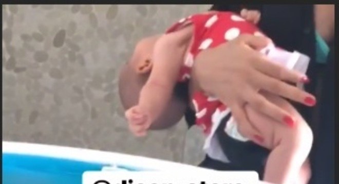 mayra cardi segurou filha