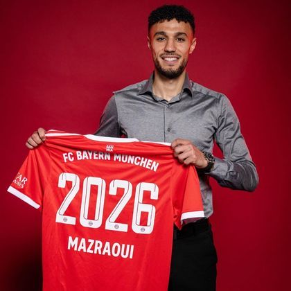 Mazraoui foi anunciado no time bávaro em 24 de maio de 2022. O contrato vale até 2026. 
