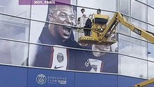 PSG retira imagem de Mbappé da fachada do estádio; astro segue afastado do elenco
