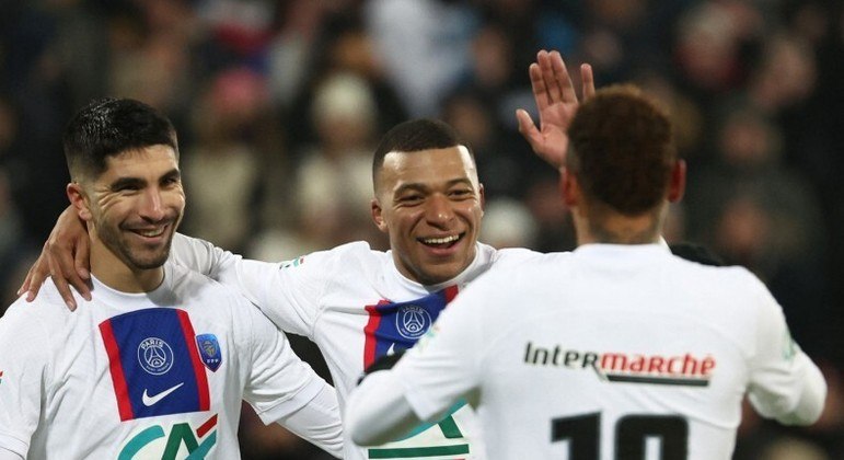 PSG comemora o sétimo gol marcado no jogo
