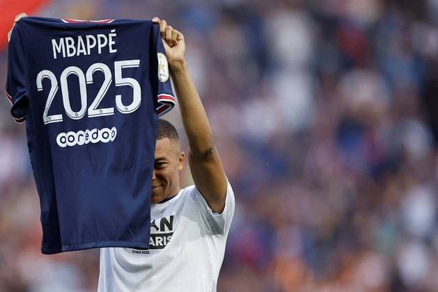 Fim do suspense! Kylian Mbappé anunciou neste sábado sua permanência no PSG. O astro francês, após marcar três gols, exibindo um verdadeiro show contra o Metz, anunciou sua estada em Paris até, pelo menos, 2025