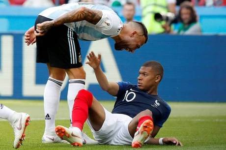 Mbappé deu trabalho para a zaga da Argentina