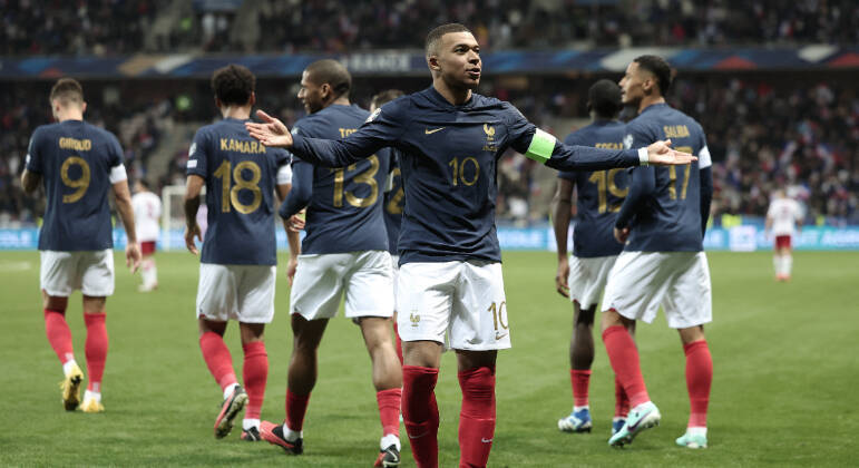 Mbappé comemora goleada da França contra Gibraltar nas Eliminatórias da Eurocopa