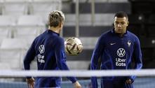 Após polêmica por faixa de capitão, Mbappé e Griezmann têm reunião