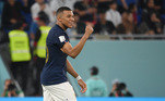 Mbappé não sabe brincar: no fim, ele voou na área para fazer 2 a 1