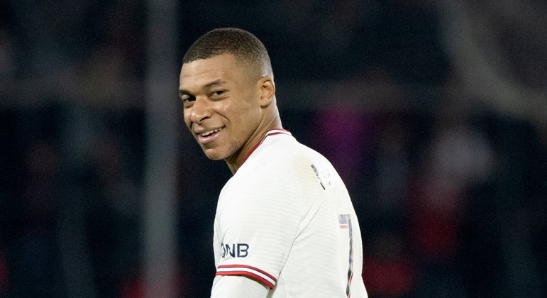 Saiba o que significa a comemoração de Mbappé, estrela da França e do PSG -  Esportes - R7 Lance