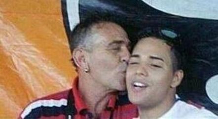 Rolland mantém foto de perfil no WhatsApp com o filho