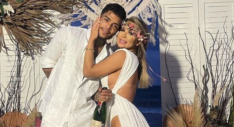 MC Kevin e Deolane Bezerra se casaram em abril deste ano
