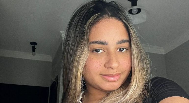 MC Loma tira a roupa para comemorar gol do Brasil
