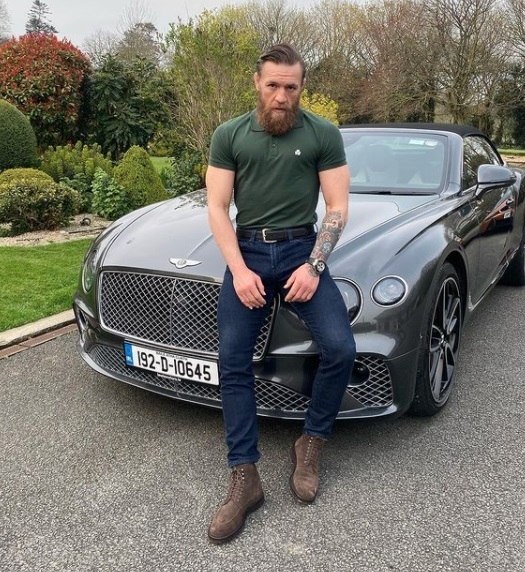 Conheça a coleção de carros que Conor McGregor ostenta na internet