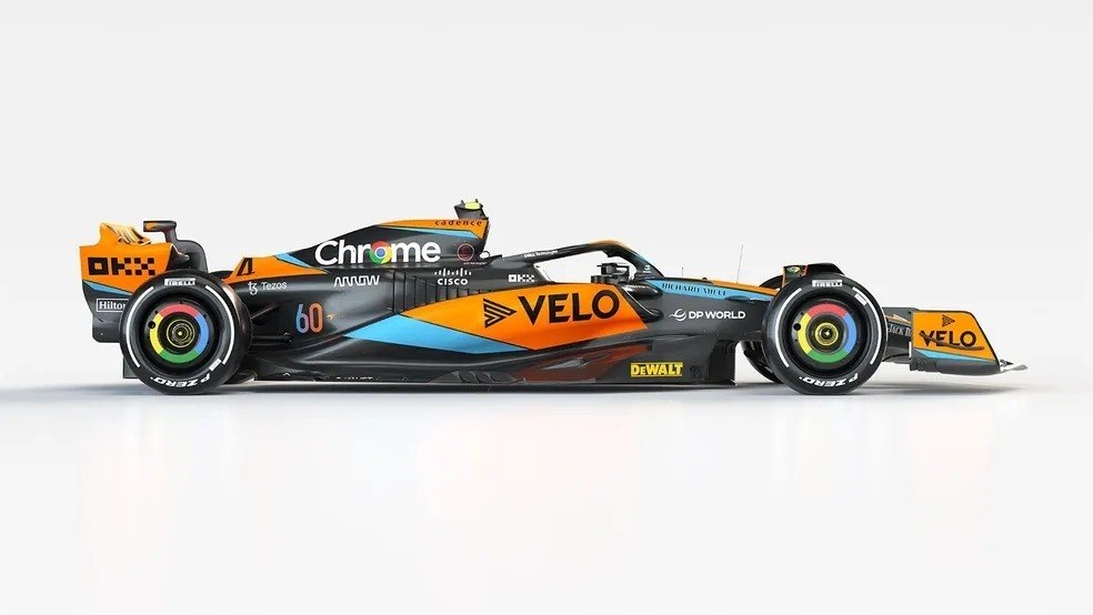 Mercedes apresenta novo carro da F1. Pintura prata retorna