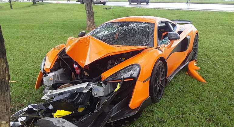 McLaren destruída