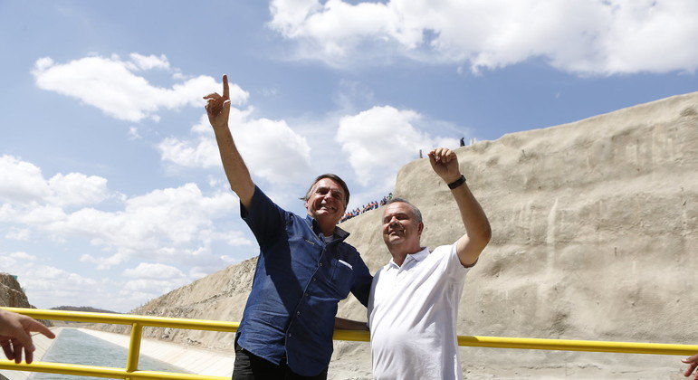 Presidente Jair Bolsonaro (PL) participa da entrega do Ramal do Agreste, maior obra de infraestrutura hídrica de Pernambuco, em Sertânia (PE), em 2021