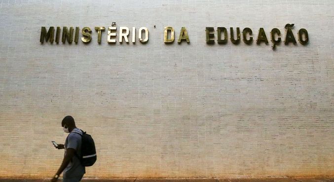 Os servidores continuam no ministério, mas saem da Consultoria Jurídica