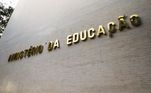 O MEC (Ministério da Educação) anunciou na quinta-feira (8), em Brasília, que o pagamento de 200 mil bolsistas da Capes (Coordenação de Aperfeiçoamento de Pessoal de Nível Superior) — referente a dezembro — está assegurado e deve ser realizado até a próxima terça-feira (13). Segundo comunicado, no total a Capes teve R$ 210 milhões liberados para arcar com os pagamentos