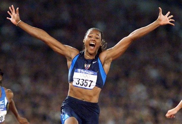 Medalhista olímpica que teve os títulos retirados depois de escândalos de doping, Marion Jones foi banida do atletismo e em 2010 se juntou ao Tulsa Shock, time de basquete da WNBA.