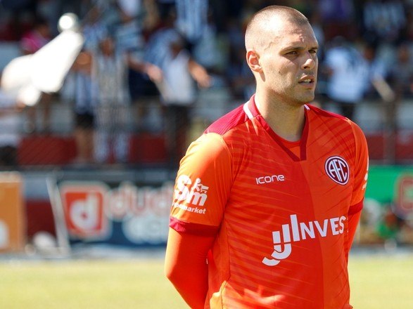 Deola defendeu o Palmeiras entre 2008 e 2011. O goleiro esteve em ação pelo América, do Rio, na seletiva do Campeonato Carioca