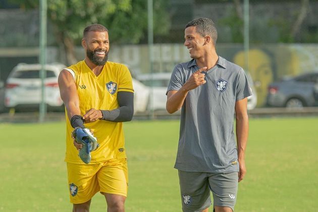 Fernandinho - Retrô-PECampeão da Libertadores com o Grêmio, em 2017, Fernandinho é outra importante atração da Série D deste ano. Além do Tricolor gaúcho, o atacante teve passagens marcantes por São Paulo e Atlético-MG