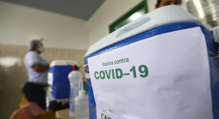 Aceleração da vacinação é a principal responsável pela queda de mortes por Covid-19