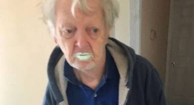 Um velhinho de 91 anos que ficou famoso após tomar mais de 500 ml de tinta achando que era iogurte morreu na semana passada