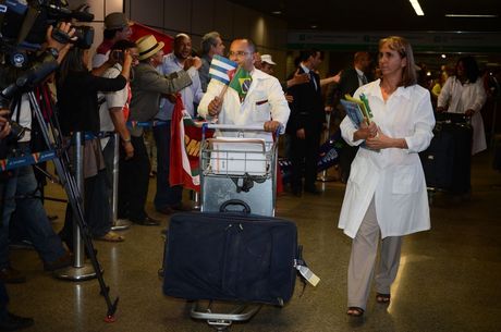 Médicos cubanos devem deixar o país 