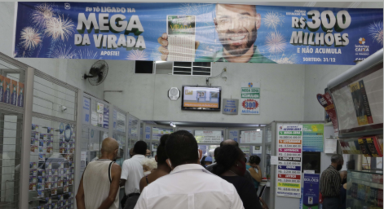 Movimento de apostadores em casa lotérica na cidade de Campinas (SP)