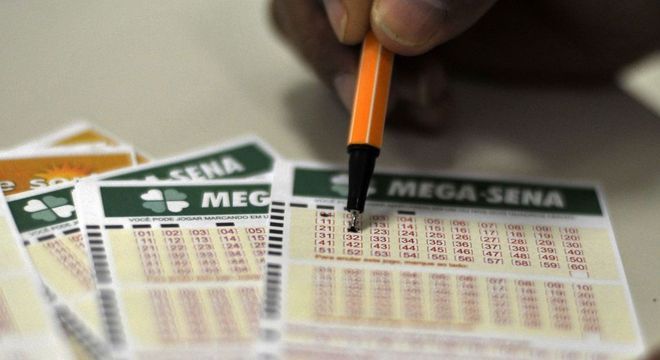 Mega-Sena acumula e próximo prêmio vai a R$ 14,2 milhões