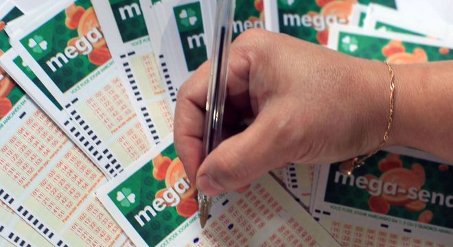 Três apostadores ganham R$ 22 milhões cada um na Mega-Sena