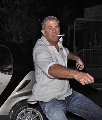 Mel Gibson - Foi preso em 2006 por dirigir bêbado, xingar e dizer palavras antissemitas aos policiais. Em 2011, foi detido por brigar com a namorada. 