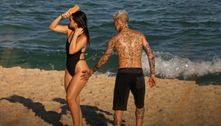 Mel Maia e MC Daniel curtem praia juntos, com direito a mão boba
