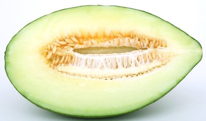 Melão- Com mais de 90% de água, o melão é uma fruta refrescante que fornece hidratação, além de ser excelente fonte de vitamina A, essencial para a saúde ocular.