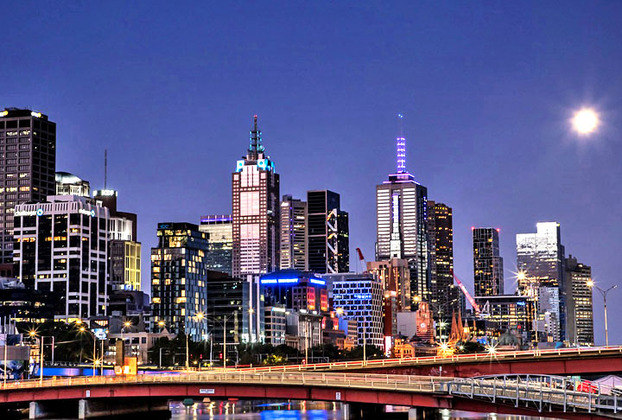 Melbourne - Cidade na Austrália, a 662 km da capital Camberra 