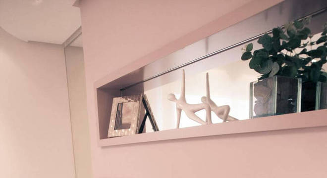 melhor travesseiro - quarto de casal com nicho na cabeceira da cama 