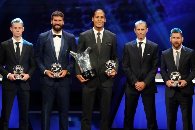 É hoje! Messi, Van Dijk e CR7 são favoritos na disputa da Bola de Ouro -  Lance - R7 Futebol