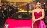 Em sua festa de 15 anos, também no ano passado, a cantora foi presenteada com um carrão de luxo Lamborghini Gallardo, na cor rosa-choque, avaliado em R$ 1,5 milhão, que ela só poderá conduzir a partir dos 18 anos