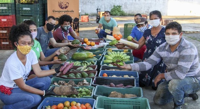 Coronavírus: quilombolas e caiçaras doam toneladas de alimentos a famílias pobres de São Paulo
