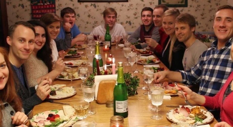 Você já foi olhado dessa maneira quando chegou para comer com os familiares?
