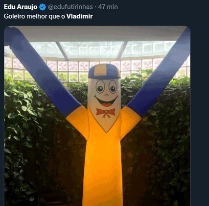 Um dos nomes mais criticados pela torcida neste domingo foi o do goleiro Vladimir. Costumeiramente reserva, ele substituiu o titular João Paulo, que cumpriu suspensão pelo terceiro cartão amarelo no jogo anterior