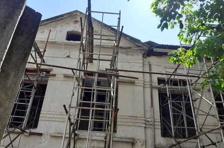 Sem reforma, Coleginho permanece escorado