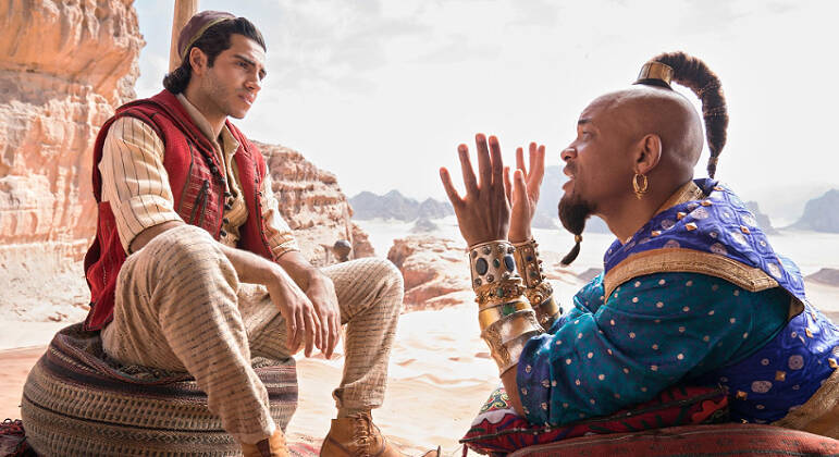 Mena Massoud e Will Smith em cena do live-action de 'Aladdin'