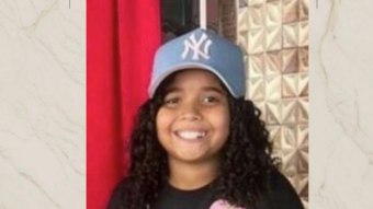 Menina de 8 anos sequestrada após assassinato de duas mulheres ainda não foi localizada