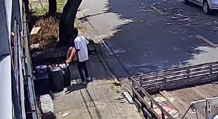 V&iacute;deo flagrou homem deixando a garota no local