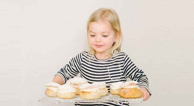 Os desejos por comida podem ser causados pela tensão entre desejar comer e querer controlar a ingestão de alimentos