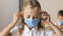 Estudantes na França deverão usar máscaras cirúrgicas em sala de aula