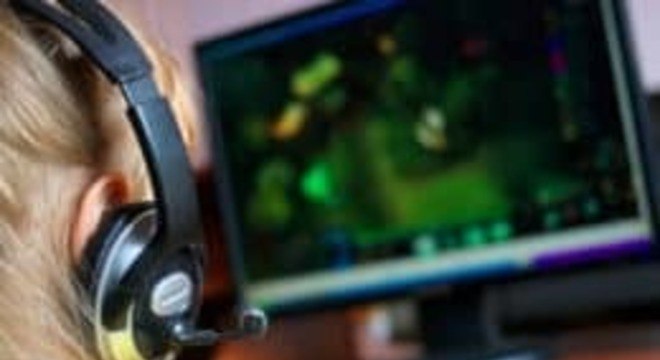 menina videogame vicio