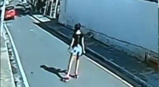 Menina Vitória saiu para andar de patins e não voltou mais 